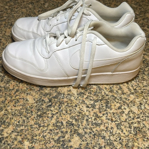 Nike - Picture 2 of 5